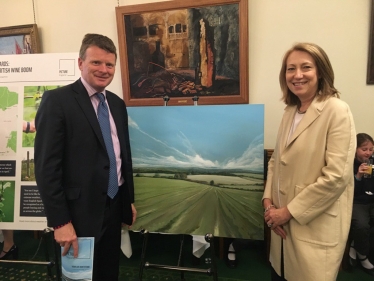 Richard Benyon MP and Newbury-based artist Jane Skingley at the WWF Picture England exhibition at Westminster.